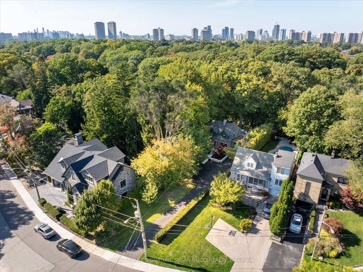 Photo 3 at 34 Glenwood Crescent, Parkview, Toronto