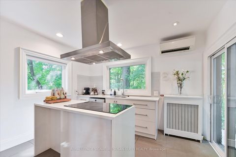 Photo 13 at 34 Glenwood Crescent, Parkview, Toronto