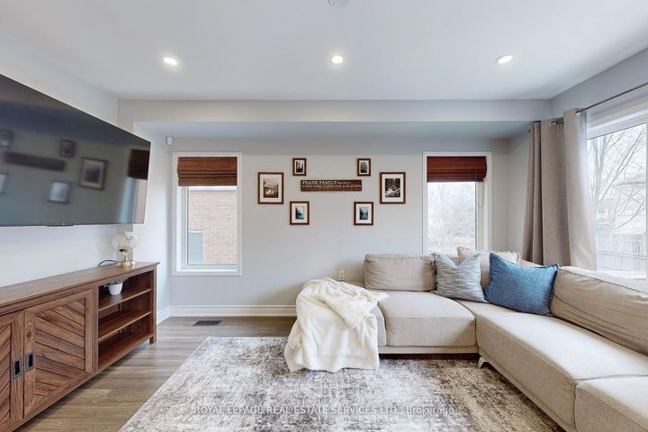 Photo 4 at 4830 Thomas Alton Boulevard, Alton, Burlington