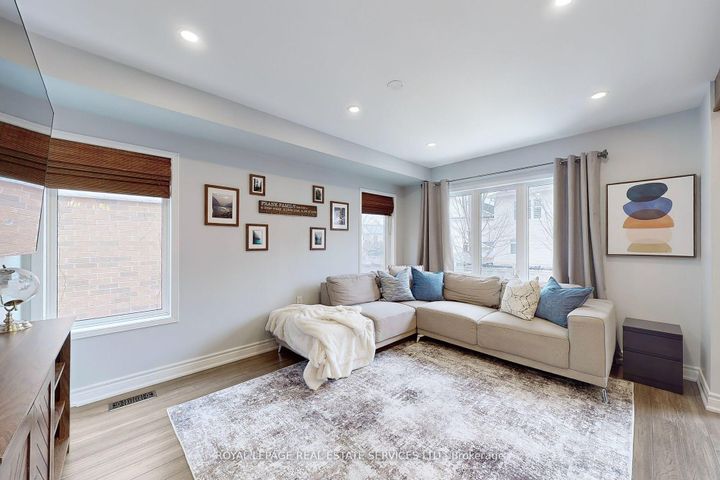Photo 6 at 4830 Thomas Alton Boulevard, Alton, Burlington