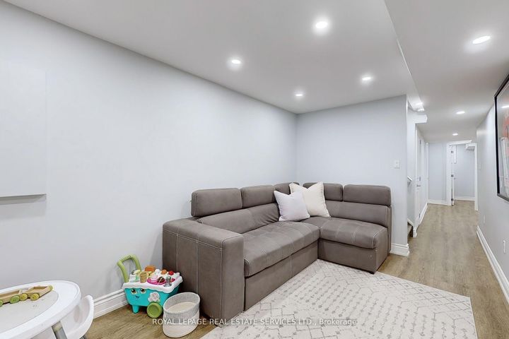 Photo 29 at 4830 Thomas Alton Boulevard, Alton, Burlington