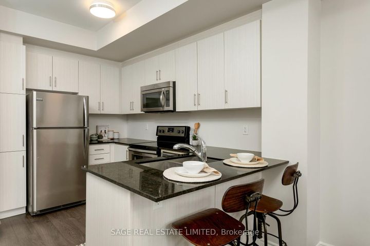 Photo 7 at 6 - 135 Long Branch Avenue, Long Branch, Toronto