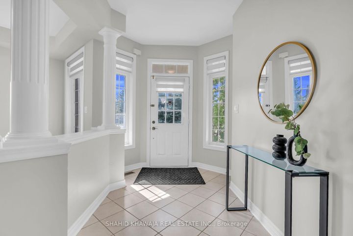 Photo 4 at 4839 Marble Arch Mews, Churchill Meadows, Mississauga