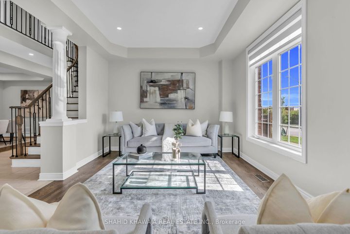 Photo 7 at 4839 Marble Arch Mews, Churchill Meadows, Mississauga