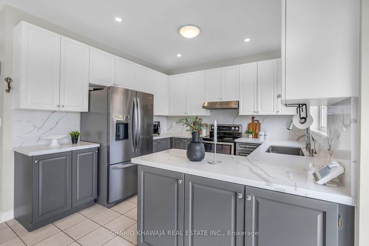 Photo 10 at 4839 Marble Arch Mews, Churchill Meadows, Mississauga