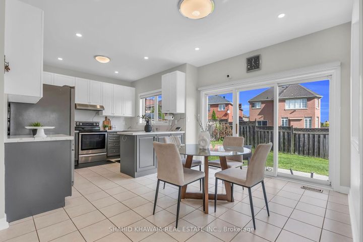 Photo 12 at 4839 Marble Arch Mews, Churchill Meadows, Mississauga