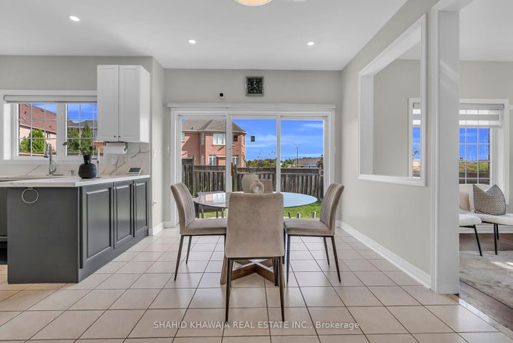 Photo 13 at 4839 Marble Arch Mews, Churchill Meadows, Mississauga
