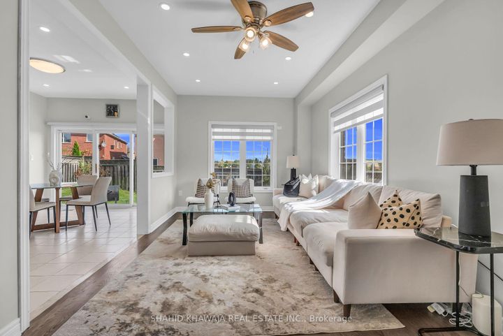 Photo 15 at 4839 Marble Arch Mews, Churchill Meadows, Mississauga
