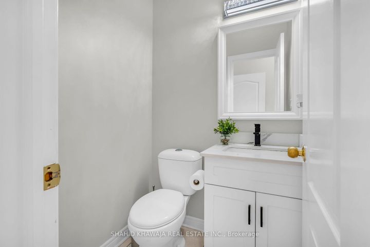 Photo 17 at 4839 Marble Arch Mews, Churchill Meadows, Mississauga