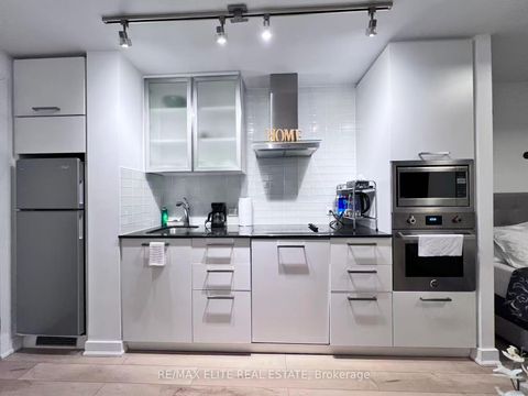 Photo 4 at 2108 - 12 York Street, Waterfront Communities C1, Toronto