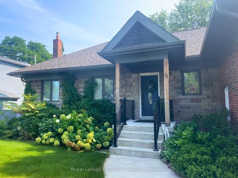 Photo 4 at 15 SCARBOROUGH HEIGHTS Boulevard, Cliffcrest, Toronto