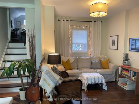 Photo 11 at 15 SCARBOROUGH HEIGHTS Boulevard, Cliffcrest, Toronto