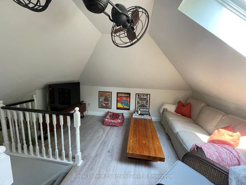 Photo 22 at 15 SCARBOROUGH HEIGHTS Boulevard, Cliffcrest, Toronto