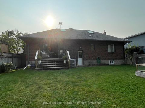 Photo 30 at 15 SCARBOROUGH HEIGHTS Boulevard, Cliffcrest, Toronto