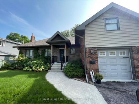 Photo 32 at 15 SCARBOROUGH HEIGHTS Boulevard, Cliffcrest, Toronto