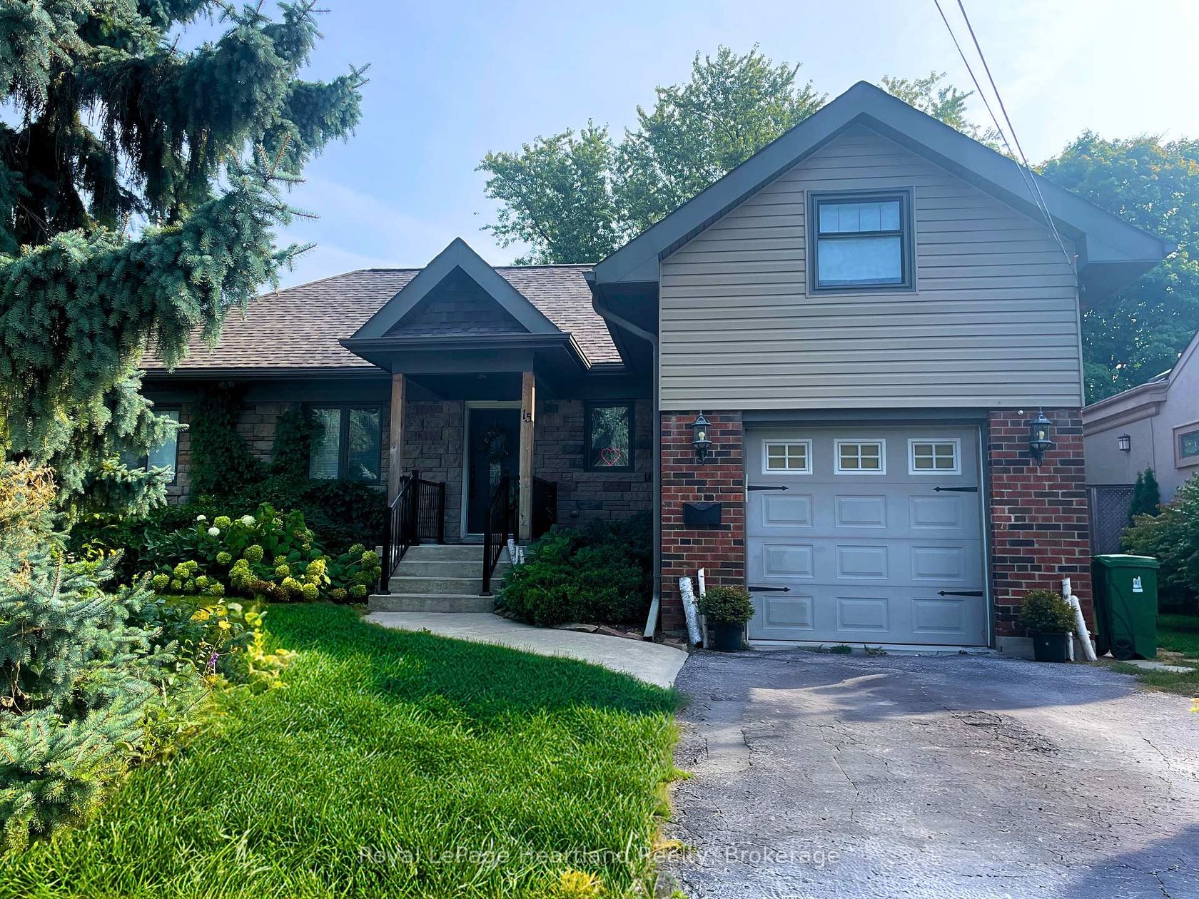 15 SCARBOROUGH HEIGHTS Boulevard, Cliffcrest, Toronto 