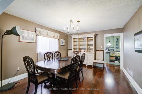 Photo 8 at 2193 Meadowland Drive, RO River Oaks, Oakville