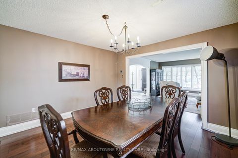 Photo 10 at 2193 Meadowland Drive, RO River Oaks, Oakville