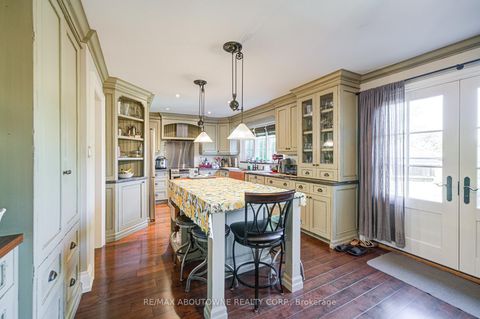 Photo 14 at 2193 Meadowland Drive, RO River Oaks, Oakville