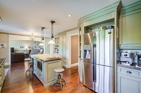 Photo 15 at 2193 Meadowland Drive, RO River Oaks, Oakville