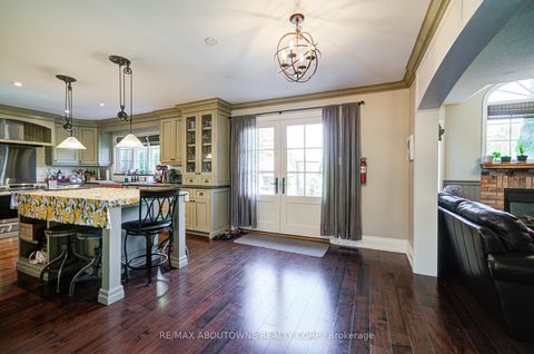 Photo 17 at 2193 Meadowland Drive, RO River Oaks, Oakville