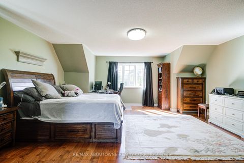 Photo 32 at 2193 Meadowland Drive, RO River Oaks, Oakville
