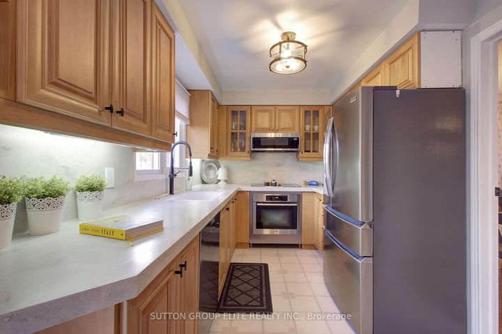 Photo 15 at 411 The Thicket, Lakeview, Mississauga