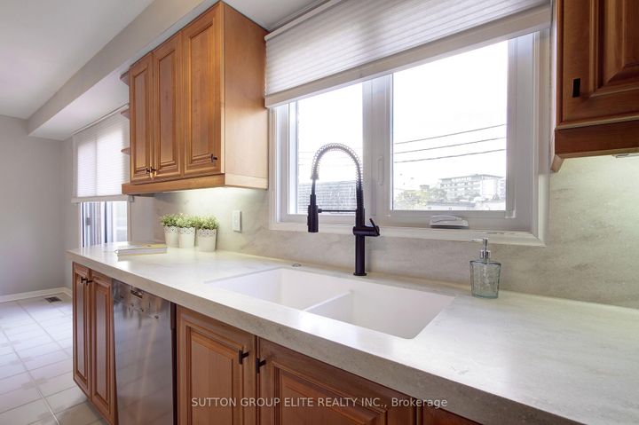 Photo 17 at 411 The Thicket, Lakeview, Mississauga