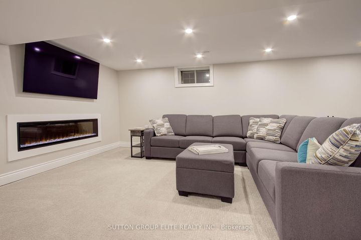 Photo 33 at 411 The Thicket, Lakeview, Mississauga