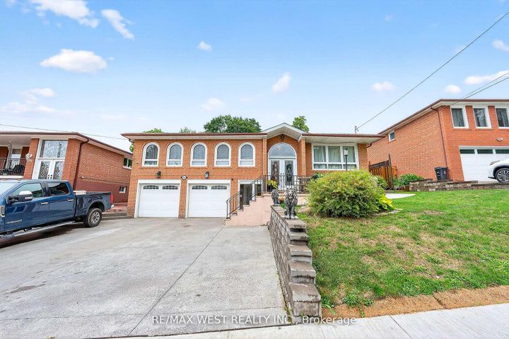 Photo 2 at 54 Barker Avenue, Beaumonde Heights, Toronto
