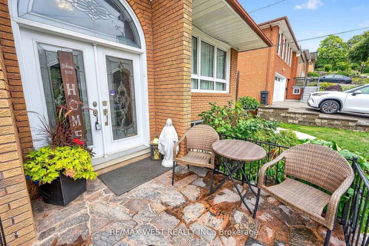 Photo 3 at 54 Barker Avenue, Beaumonde Heights, Toronto