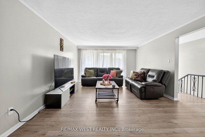Photo 6 at 54 Barker Avenue, Beaumonde Heights, Toronto