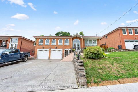 Photo 2 at 54 Barker Avenue, Beaumonde Heights, Toronto
