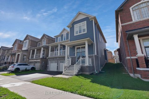 Photo 2 at 15 Faimira Avenue, Keswick South, Georgina