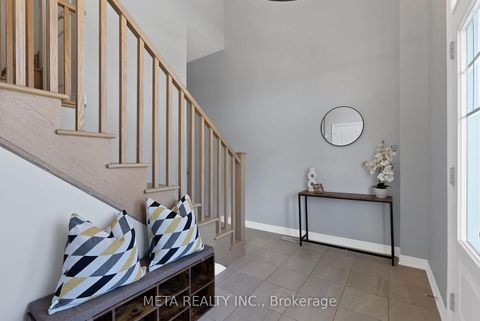 Photo 9 at 15 Faimira Avenue, Keswick South, Georgina