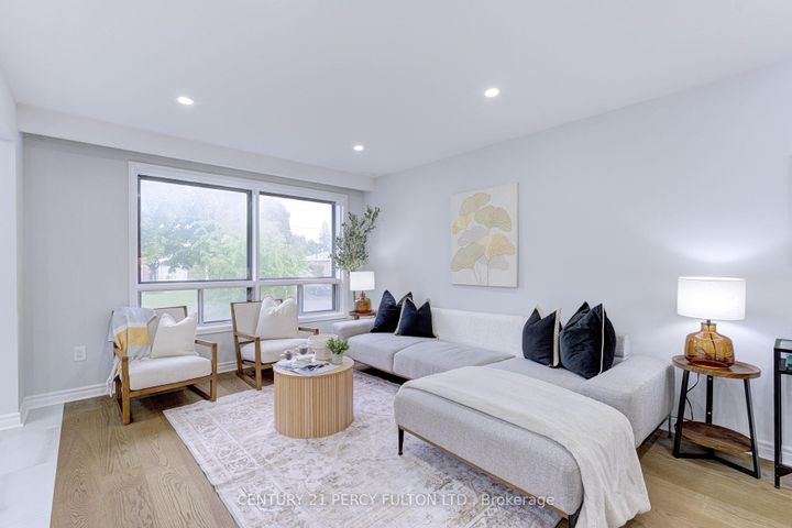 Photo 3 at 7146 Harwick Drive, Malton, Mississauga