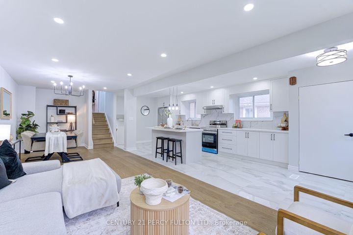 Photo 4 at 7146 Harwick Drive, Malton, Mississauga