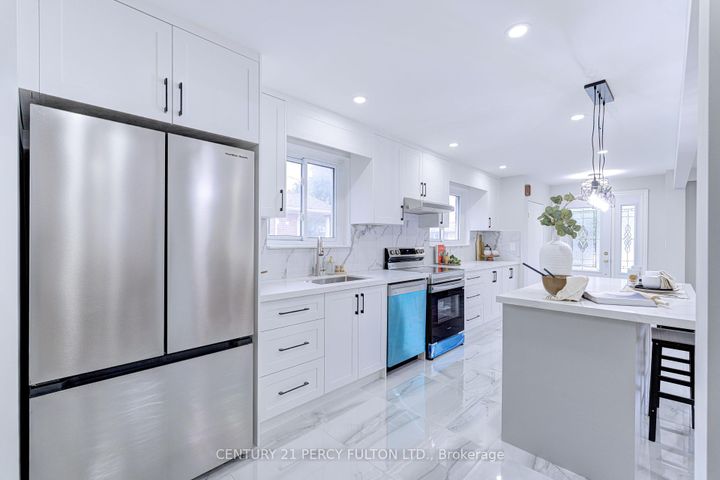 Photo 8 at 7146 Harwick Drive, Malton, Mississauga