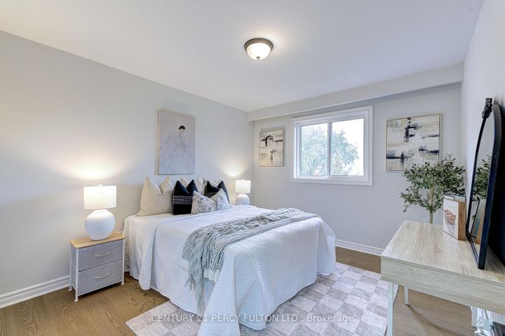Photo 12 at 7146 Harwick Drive, Malton, Mississauga