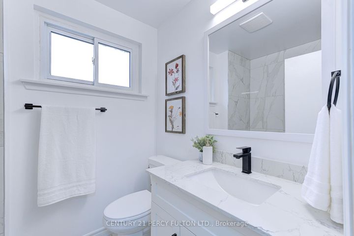 Photo 13 at 7146 Harwick Drive, Malton, Mississauga