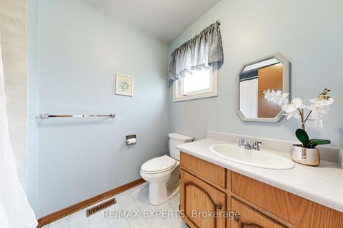 Photo 40 at 47 Velvet Crescent, East Woodbridge, Vaughan