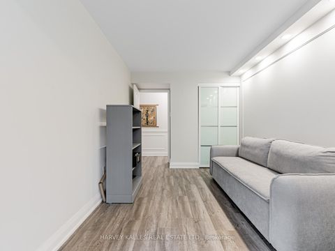 Photo 10 at 211 - 7 Townsgate Drive, Yorkhill, Vaughan