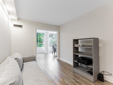 Photo 11 at 211 - 7 Townsgate Drive, Yorkhill, Vaughan