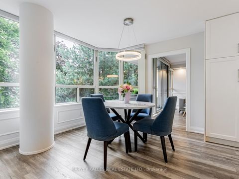 Photo 12 at 211 - 7 Townsgate Drive, Yorkhill, Vaughan