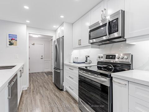 Photo 13 at 211 - 7 Townsgate Drive, Yorkhill, Vaughan