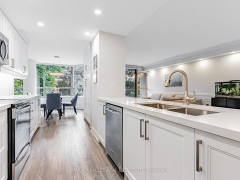 Photo 14 at 211 - 7 Townsgate Drive, Yorkhill, Vaughan