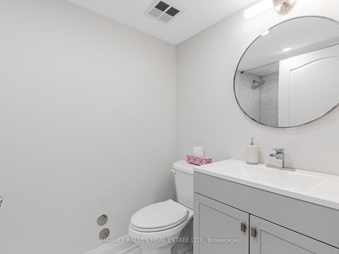 Photo 15 at 211 - 7 Townsgate Drive, Yorkhill, Vaughan