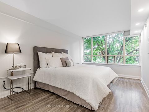 Photo 17 at 211 - 7 Townsgate Drive, Yorkhill, Vaughan