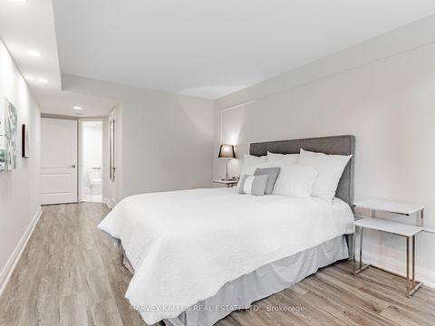 Photo 18 at 211 - 7 Townsgate Drive, Yorkhill, Vaughan