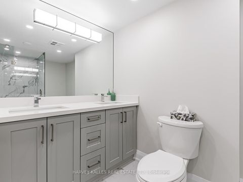 Photo 21 at 211 - 7 Townsgate Drive, Yorkhill, Vaughan